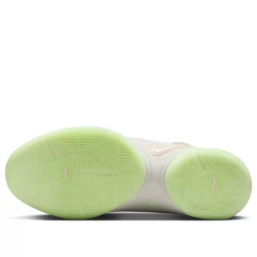 Nike LeBron 22 Dunkman (Translucent Outsole) nízke basketbalové tenisky — produktová fotografia na bielom pozadí, bočný pohľad