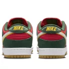 Nike SB Dunk Low Pro PRM Seattle Supersonics nízke skejtové tenisky — produktová fotografia na bielom pozadí, bočný pohľad