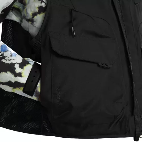 Nike x NOCTA Opal Tito Neeks Modular Vest Black vesta čierna — produktová fotografia na bielom pozadí, bočný pohľad