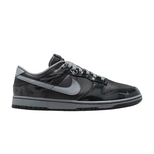 Nike Dunk Low Berlin nízke streetové tenisky — produktová fotografia na bielom pozadí, bočný pohľad