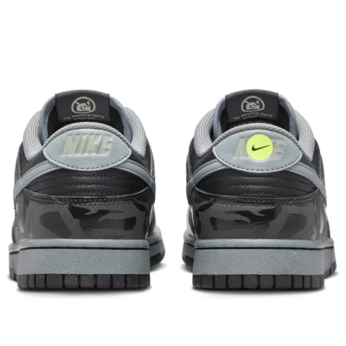 Nike Dunk Low Berlin nízke streetové tenisky — produktová fotografia na bielom pozadí, bočný pohľad