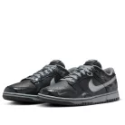Nike Dunk Low Berlin nízke streetové tenisky — produktová fotografia na bielom pozadí, bočný pohľad