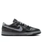 Nike Dunk Low Berlin nízke streetové tenisky — produktová fotografia na bielom pozadí, bočný pohľad