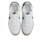 Nike Field General White Gum Dark Brown Gorge Green dámske nízke streetové tenisky biele-zelené — produktová fotografia na bielom pozadí, bočný pohľad