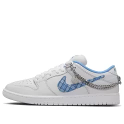 Nike SB Dunk Low Pro Nicole Hause nízke skejtové tenisky biele-modré — produktová fotografia na bielom pozadí, bočný pohľad