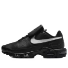 Nike Air Max Plus Tiempo Black White dámske nízke kopačky čierne-biele — produktová fotografia na bielom pozadí, bočný pohľad