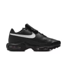 Nike Air Max Plus Tiempo Black White dámske nízke kopačky čierne-biele — produktová fotografia na bielom pozadí, bočný pohľad