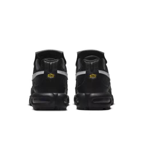 Nike Air Max Plus Tiempo Black White dámske nízke kopačky čierne-biele — produktová fotografia na bielom pozadí, bočný pohľad