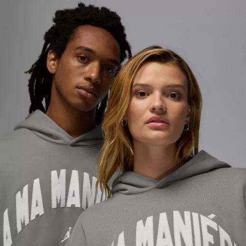 Jordan X A Ma Maniere Hoodie Flat Pewter mikina s kapucňou — produktová fotografia na bielom pozadí, bočný pohľad