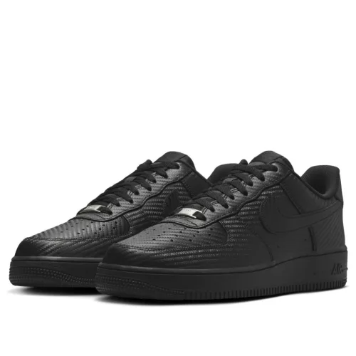 Nike Air Force 1 Low Black Carbon Fiber nízke streetové tenisky čierne — produktová fotografia na bielom pozadí, bočný pohľad