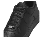 Nike Air Force 1 Low Black Carbon Fiber nízke streetové tenisky čierne — produktová fotografia na bielom pozadí, bočný pohľad