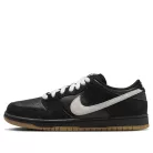 Nike Dunk Low Pro SB Black White Gum nízke streetové tenisky čierne-biele — produktová fotografia na bielom pozadí, bočný pohľad