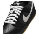Nike Dunk Low Pro SB Black White Gum nízke streetové tenisky čierne-biele — produktová fotografia na bielom pozadí, bočný pohľad