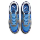Nike Air Force 1 Low SP Stash (2024) nízke streetové tenisky sivé-modré — produktová fotografia na bielom pozadí, bočný pohľad