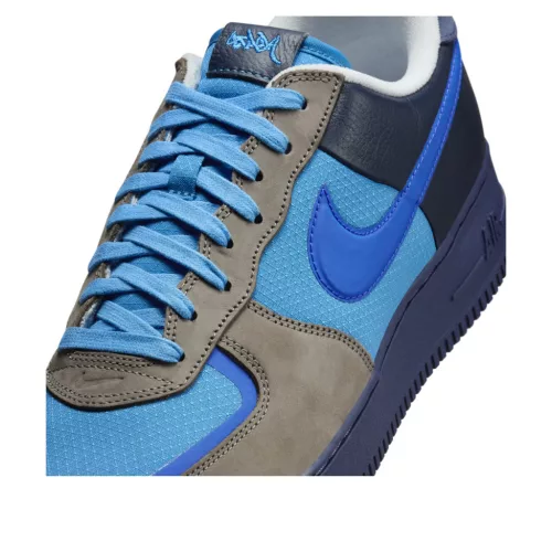 Nike Air Force 1 Low SP Stash (2024) nízke streetové tenisky sivé-modré — produktová fotografia na bielom pozadí, bočný pohľad