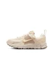 Nike Zoom Vomero 5 Pale Ivory Sand Drift detské nízke bežecké tenisky slonovinové-pieskové — produktová fotografia na bielom pozadí, bočný pohľad