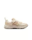Nike Zoom Vomero 5 Pale Ivory Sand Drift detské nízke bežecké tenisky slonovinové-pieskové — produktová fotografia na bielom pozadí, bočný pohľad