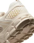 Nike Zoom Vomero 5 Pale Ivory Sand Drift detské nízke bežecké tenisky slonovinové-pieskové — produktová fotografia na bielom pozadí, bočný pohľad
