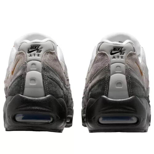 Nike Air Max 95 SB Cacao Wow nízke streetové tenisky — produktová fotografia na bielom pozadí, bočný pohľad