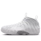 Nike Air Foamposite One Triple White nízke streetové tenisky biele — produktová fotografia na bielom pozadí, bočný pohľad