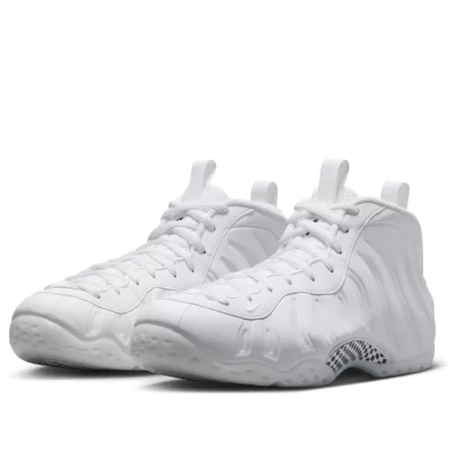 Nike Air Foamposite One Triple White nízke streetové tenisky biele — produktová fotografia na bielom pozadí, bočný pohľad