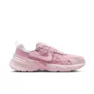 Nike V2K Run Pink Foam Arctic Pink dámske nízke streetové tenisky ružové — produktová fotografia na bielom pozadí, bočný pohľad
