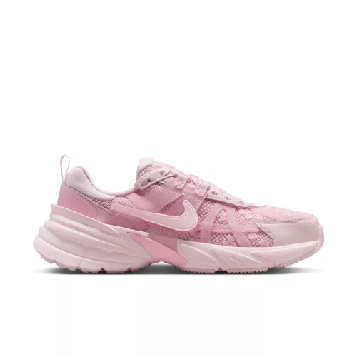 Nike V2K Run Pink Foam Arctic Pink dámske nízke streetové tenisky ružové — produktová fotografia na bielom pozadí, bočný pohľad