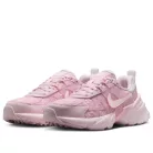 Nike V2K Run Pink Foam Arctic Pink dámske nízke streetové tenisky ružové — produktová fotografia na bielom pozadí, bočný pohľad