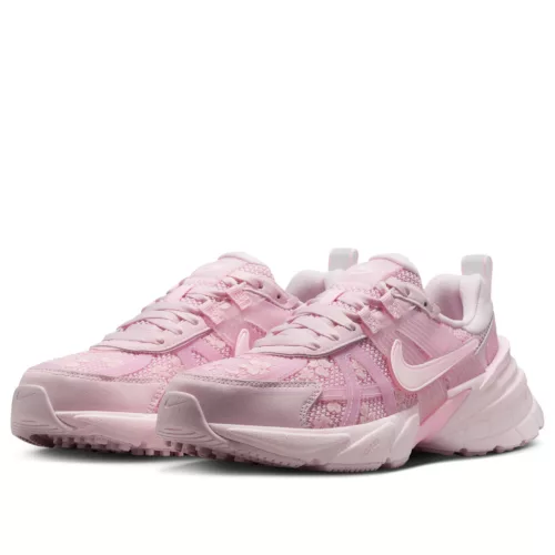 Nike V2K Run Pink Foam Arctic Pink dámske nízke streetové tenisky ružové — produktová fotografia na bielom pozadí, bočný pohľad