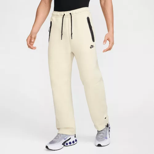 Nike Sportswear Tech Fleece Light Khaki/Black mikina khaki-čierna — produktová fotografia na bielom pozadí, bočný pohľad