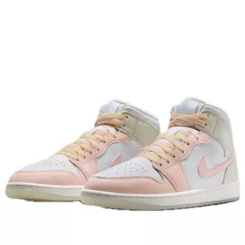 Jordan 1 Mid SE White Sea Glass Glacier Blue Guava Ice polovysoké streetové tenisky biele-modré — produktová fotografia na bielom pozadí, bočný pohľad