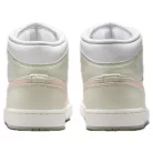 Jordan 1 Mid SE White Sea Glass Glacier Blue Guava Ice polovysoké streetové tenisky biele-modré — produktová fotografia na bielom pozadí, bočný pohľad
