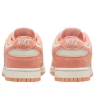 Nike Dunk Low Next Nature Apricot Agate dámske nízke streetové tenisky — produktová fotografia na bielom pozadí, bočný pohľad