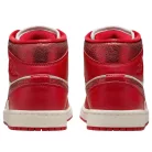 Jordan 1 Mid SE Red Cracked Leather dámske polovysoké streetové tenisky červené — produktová fotografia na bielom pozadí, bočný pohľad