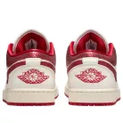 Jordan 1 Low Ruby dámske nízke streetové tenisky — produktová fotografia na bielom pozadí, bočný pohľad