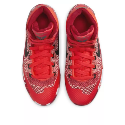 Nike Kobe 9 Elite Protro Christmas (2024) detské nízke basketbalové tenisky — produktová fotografia na bielom pozadí, bočný pohľad