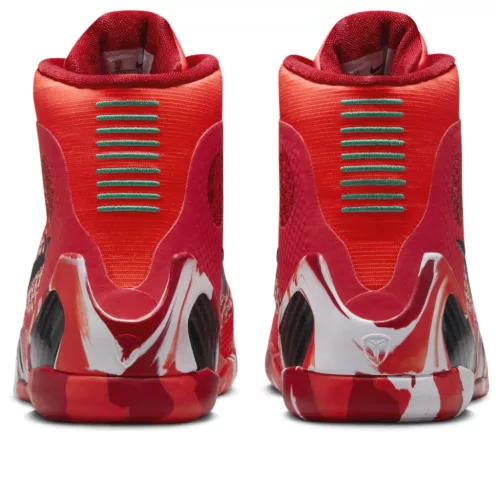 Nike Kobe 9 Elite Protro Christmas (2024) detské nízke basketbalové tenisky — produktová fotografia na bielom pozadí, bočný pohľad