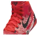 Nike Kobe 9 Elite Protro Christmas (2024) detské nízke basketbalové tenisky — produktová fotografia na bielom pozadí, bočný pohľad