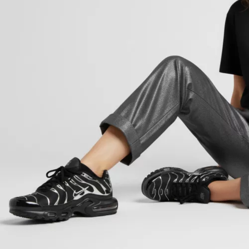 Nike Air Max Plus SE Black Chrome Silver (Women's) dámske nízke mestské tenisky čierne