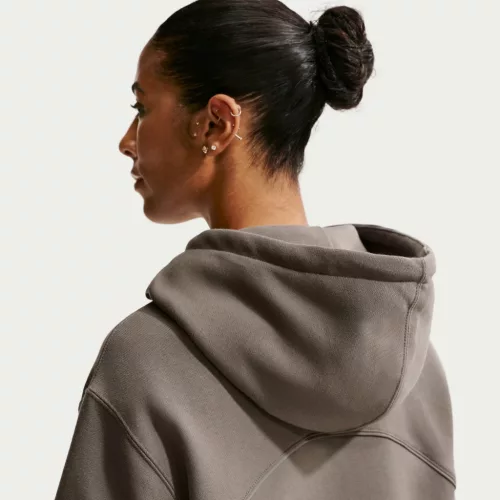 Nike x NOCTA Fleece CS Hoodie 2 Olive Grey mikina s kapucňou hnedá-olivová — produktová fotografia na bielom pozadí, bočný pohľad