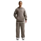 Nike x NOCTA Fleece CS Hoodie 2 Olive Grey mikina s kapucňou hnedá-olivová — produktová fotografia na bielom pozadí, bočný pohľad