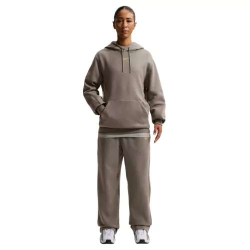 Nike x NOCTA Fleece CS Hoodie 2 Olive Grey mikina s kapucňou hnedá-olivová — produktová fotografia na bielom pozadí, bočný pohľad
