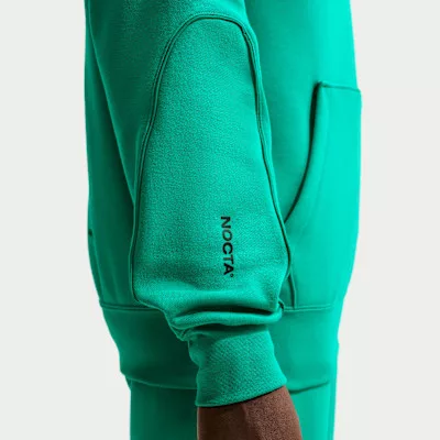 Nike x NOCTA Fleece CS Hoodie 2 Neptune Green mikina s kapucňou zelená — produktová fotografia na bielom pozadí, bočný pohľad