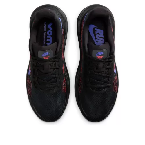 Nike Vomero Premium Black Sapphire Rose dámske nízke bežecké tenisky čierne — produktová fotografia na bielom pozadí, bočný pohľad