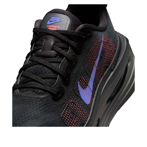 Nike Vomero Premium Black Sapphire Rose dámske nízke bežecké tenisky čierne — produktová fotografia na bielom pozadí, bočný pohľad