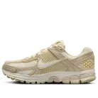 Nike Zoom Vomero 5 Beach Light Khaki dámske nízke bežecké tenisky khaki — produktová fotografia na bielom pozadí, bočný pohľad