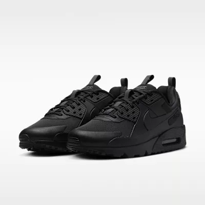Nike Air Max 90 Drift Triple Black nízke streetové tenisky čierne — produktová fotografia na bielom pozadí, bočný pohľad