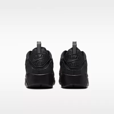 Nike Air Max 90 Drift Triple Black nízke streetové tenisky čierne — produktová fotografia na bielom pozadí, bočný pohľad