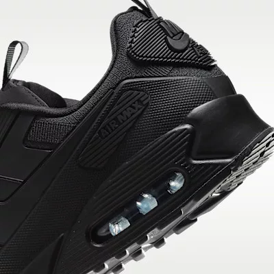 Nike Air Max 90 Drift Triple Black nízke streetové tenisky čierne — produktová fotografia na bielom pozadí, bočný pohľad