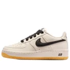 Nike Air Force 1 Low LV8 Soft Pearl Gum Black detské nízke streetové tenisky čierne — produktová fotografia na bielom pozadí, bočný pohľad